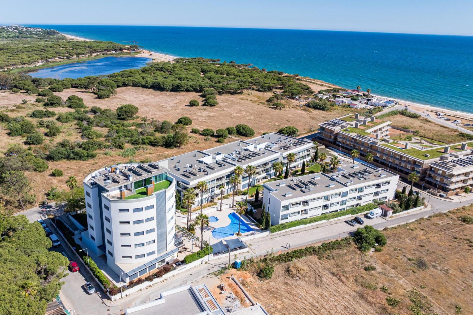 Cavalo Preto Luxury Beach Apartment By Golden Zenith Quarteira Bagian luar foto